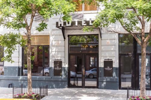 boutique hotels in Queens