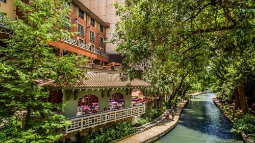 boutique hotels in Bexar County