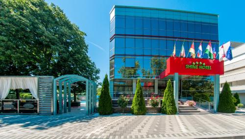 boutique hotels in Mamaia Area