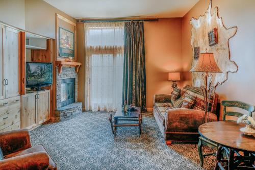 boutique hotels in Yellowstone National Park-West Gate