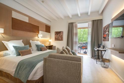 boutique hotels in Torrent De Pareis Gorge