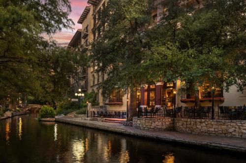 boutique hotels in Bexar County