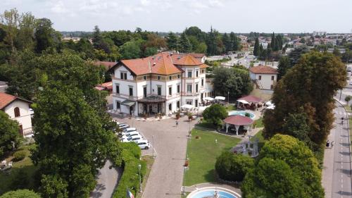 boutique hotels in Mira