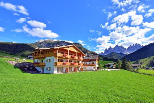 boutique hotels in Funes